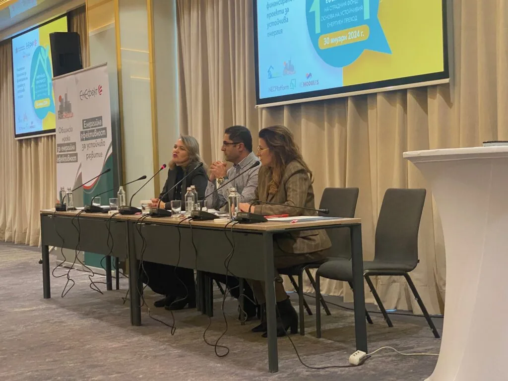 Speakers and participants discussing renovation finance at the Sofia roundtable.